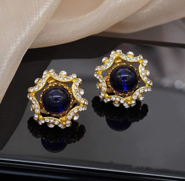 Dual-toned Radiant Stud Earrings – A Fusion Of Elegance And Glam