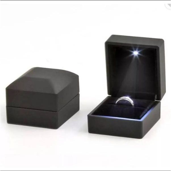 Luxury LED Ring Box – Elegant Black Velvet with Spotlight Effect for Engagement, Proposal & Jewelry Storage