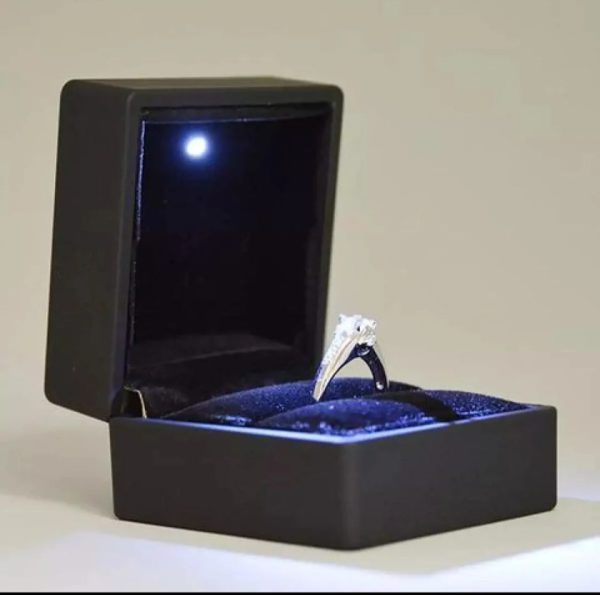 Luxury LED Ring Box – Elegant Black Velvet with Spotlight Effect for Engagement, Proposal & Jewelry Storage